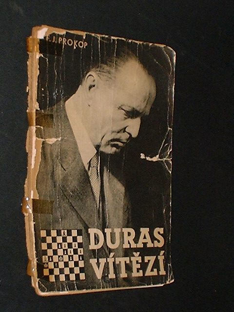 Item #27541 Duras Vitezi Sachove dilo ceskeho velmistra. Oldricha Durasa s jeho slavnymi turnajovymi partiemi a sachovymi problemy. F. J. Prokop.